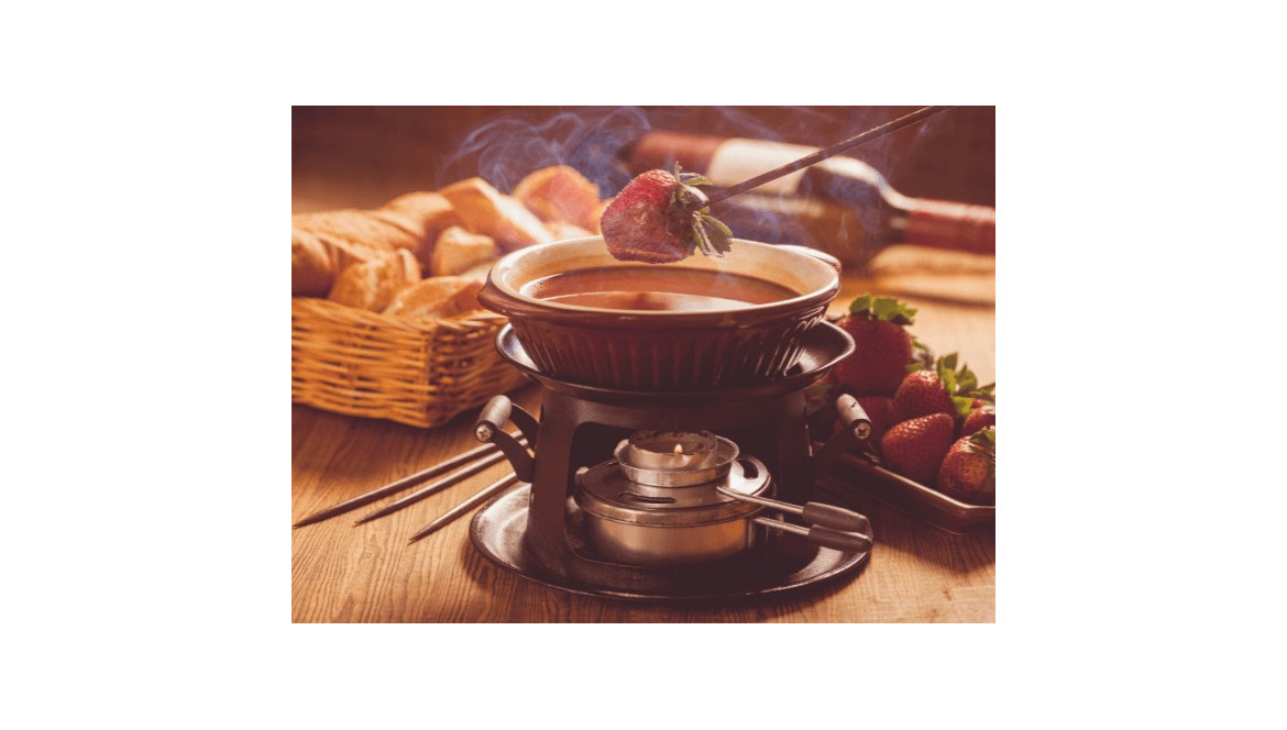 Fondue Avec Une Fontaine De Chocolat Et Des Bonbons Pour Elle